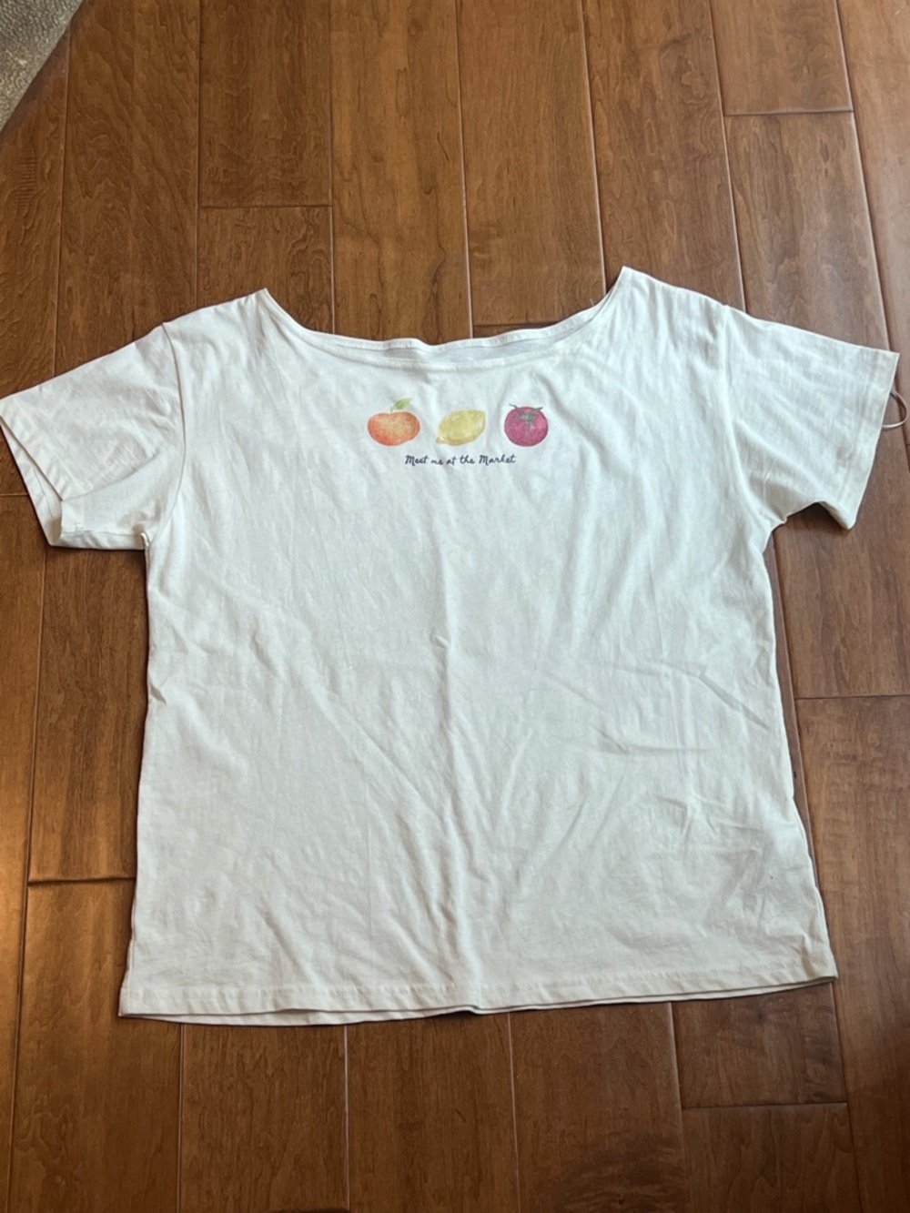 Hollister White Fruit Graphic Tee - Cute Market Print